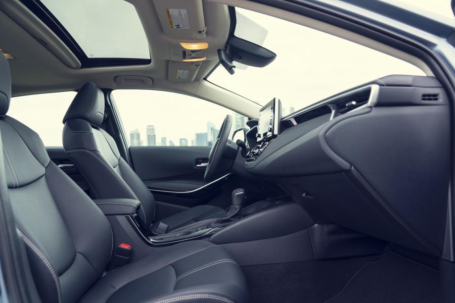 Интерьер Toyota Corolla XLE Sedan 2019 года  (NA) (фото 21 из 40)